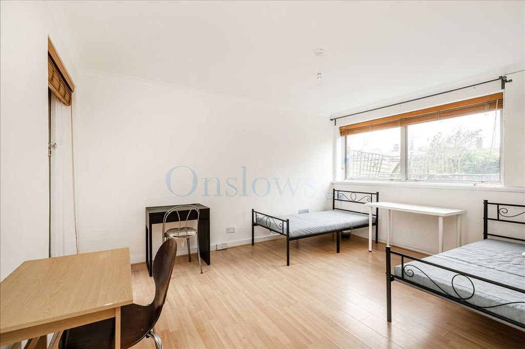 Property photo 2 of 14 Lounge