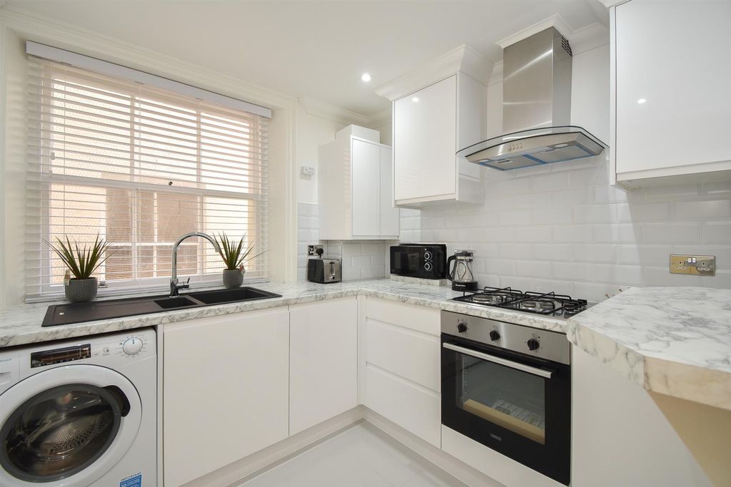 Property photo 3 of 12 Kitchen
