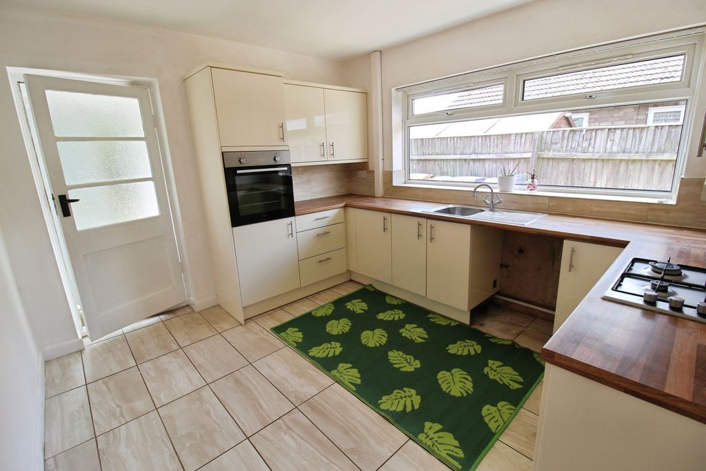 Property photo 1 of 12 Kitchen