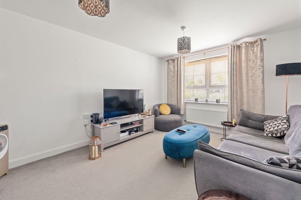 Property photo 2 of 23