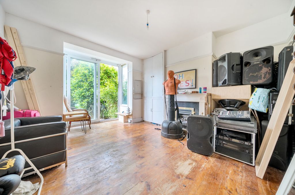 Property photo 3 of 16 1452949-12-6A2292...