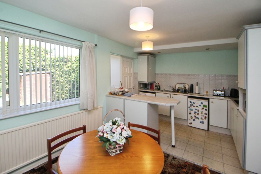 Property photo 3 of 11 Pbox-Img.Jpg