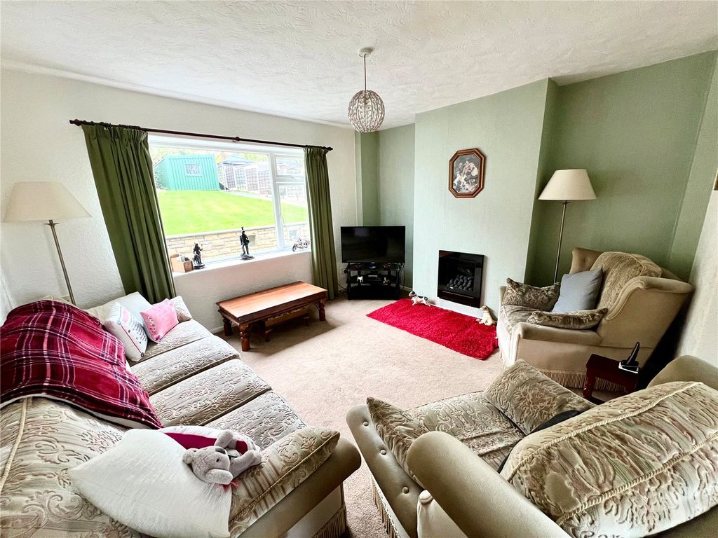 Property photo 3 of 11 Lounge