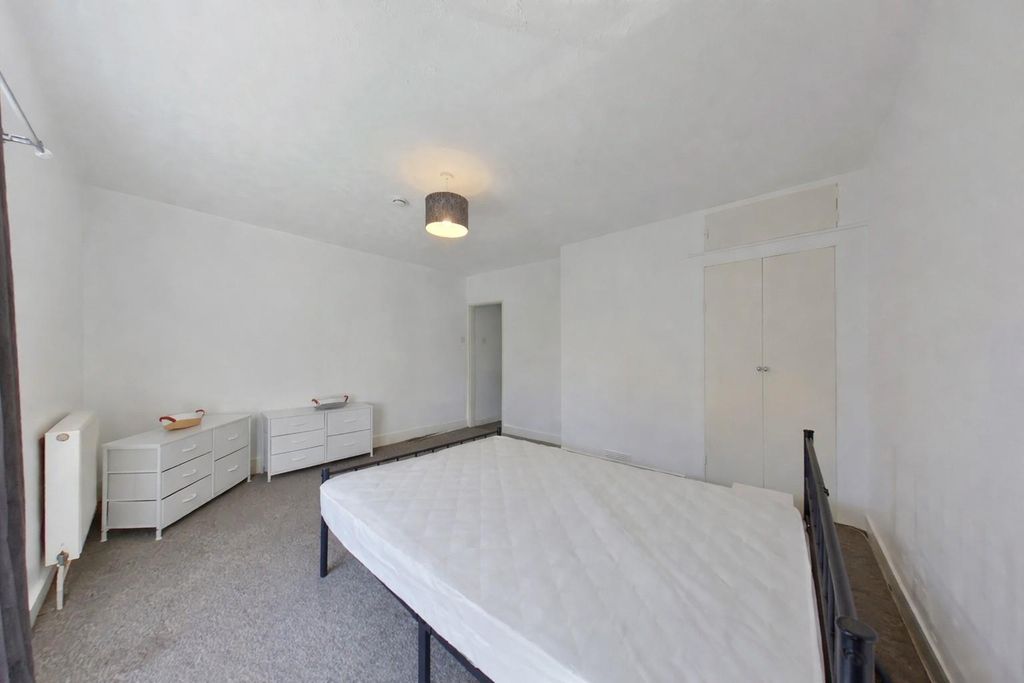 Property photo 3 of 7 Bedroom