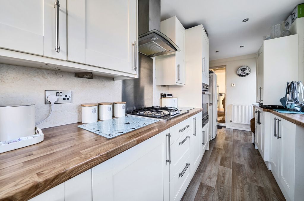 Property photo 2 of 12 1348631-24-68d27F...