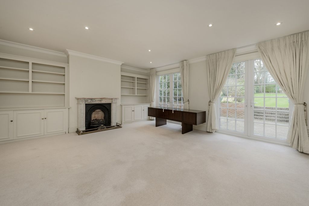 Property photo 2 of 25