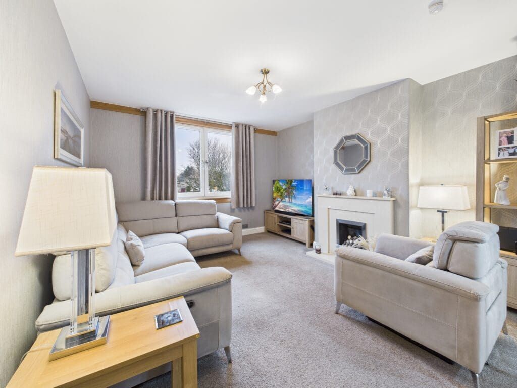 Property photo 2 of 28