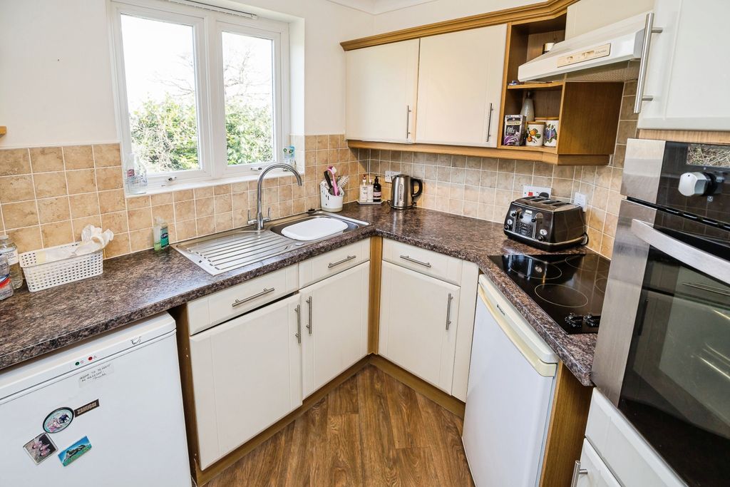 Property photo 3 of 13 Kitchen