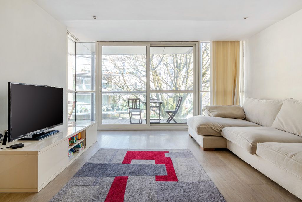 Property photo 3 of 15 Living Room