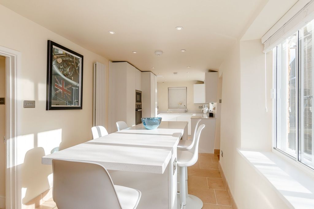 Property photo 3 of 28 Dining Area