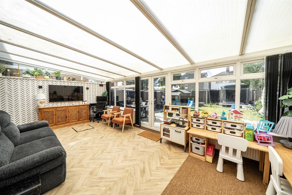 Property photo 3 of 14 Conservatory