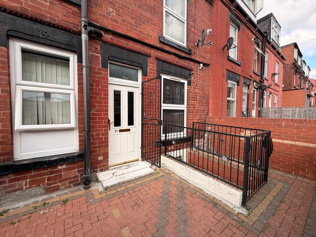 Property photo 2 of 8
