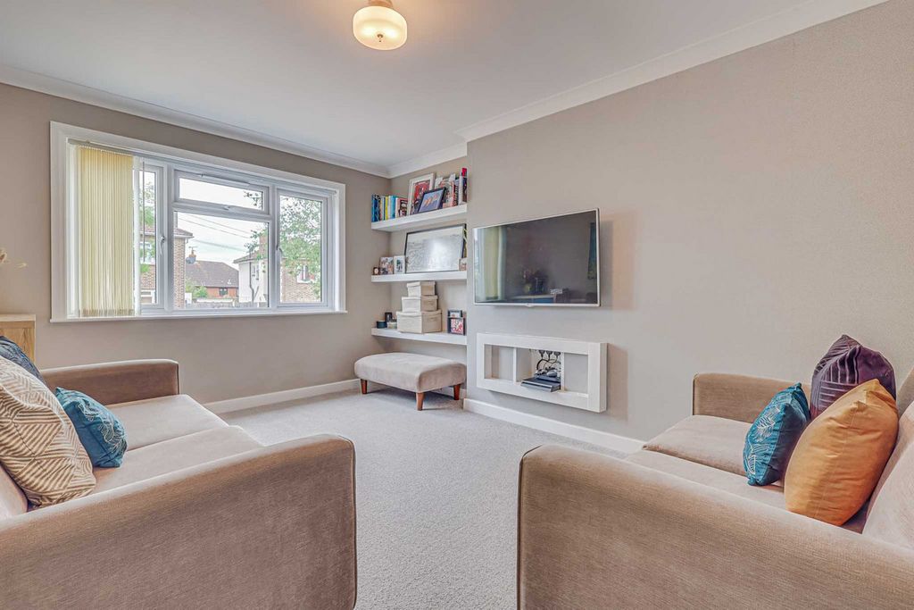 Property photo 3 of 32