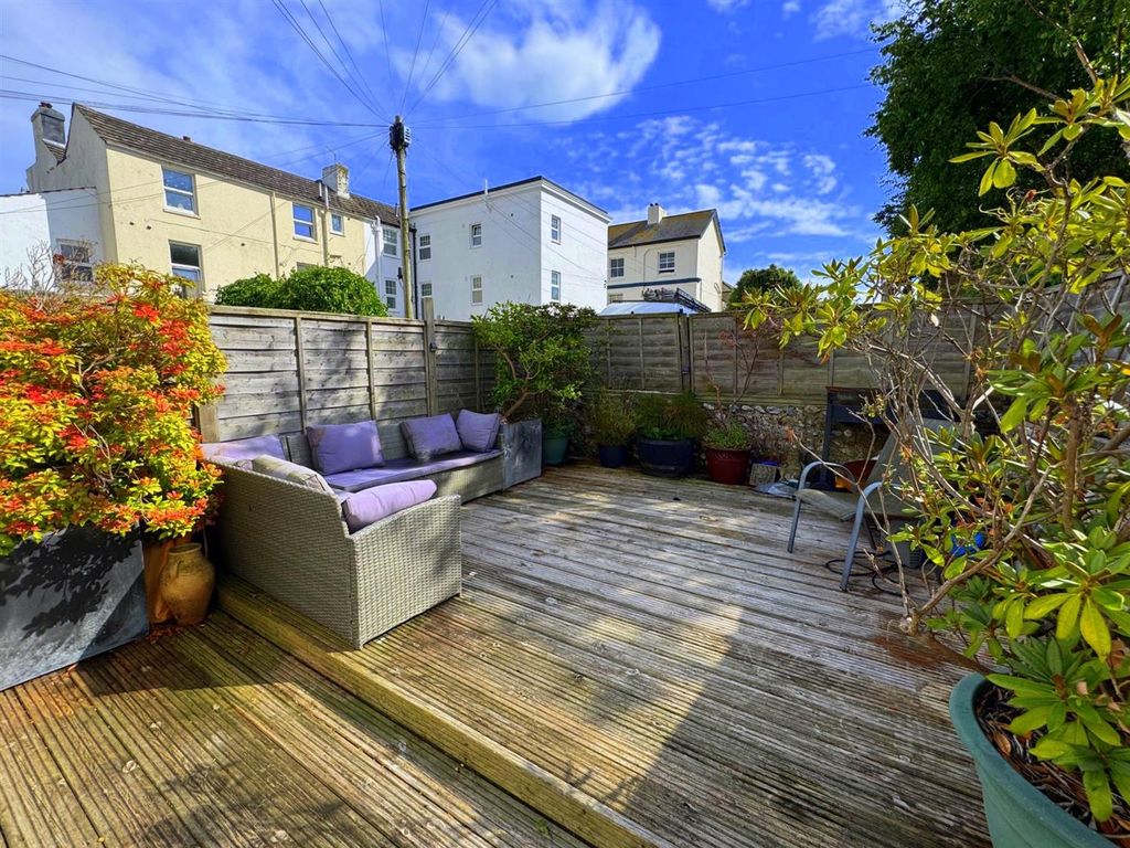 Property photo 3 of 13 Warr11.Jpg