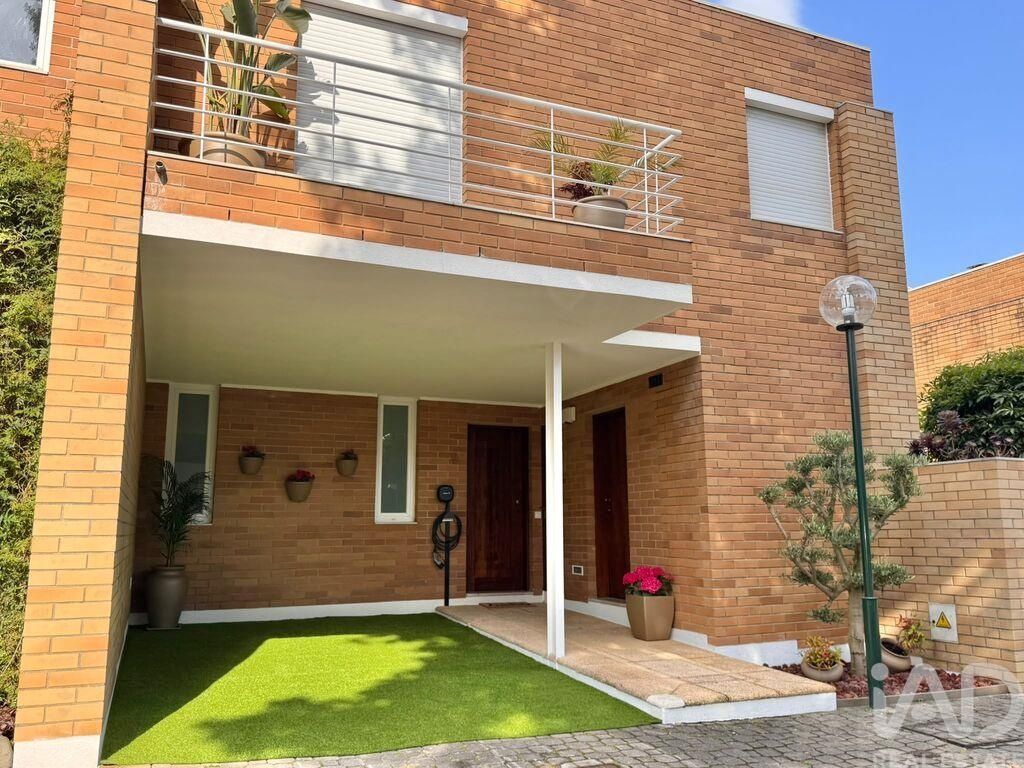 Property photo 2 of 33