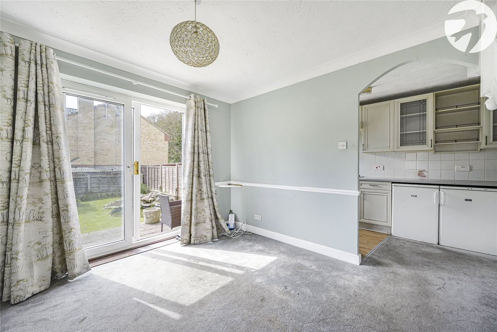 Property photo 3 of 22 Lounge