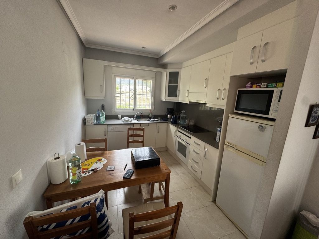 Property photo 2 of 39