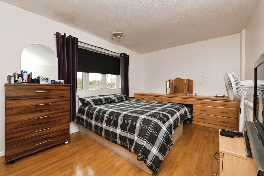 Property photo 2 of 13 Bedroom
