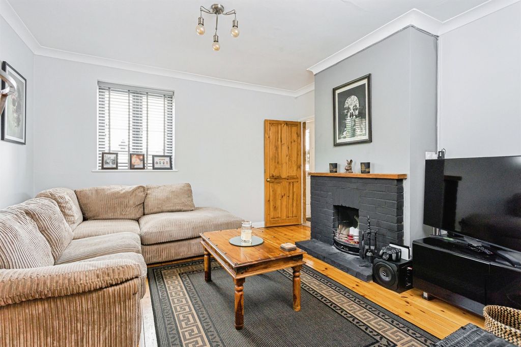 Property photo 3 of 18