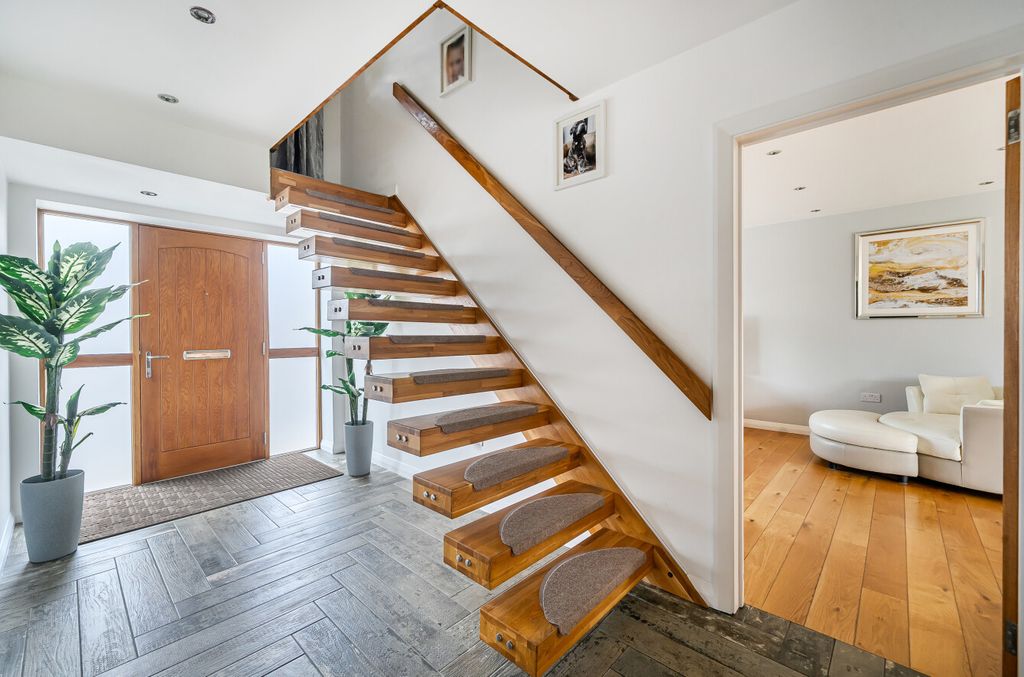 Property photo 3 of 20 1435333-28-69Cbd4...