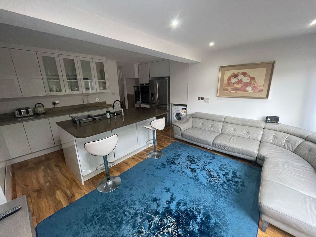 Property photo 2 of 30