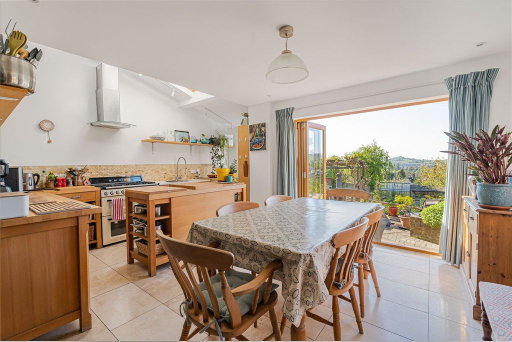 Property photo 3 of 26