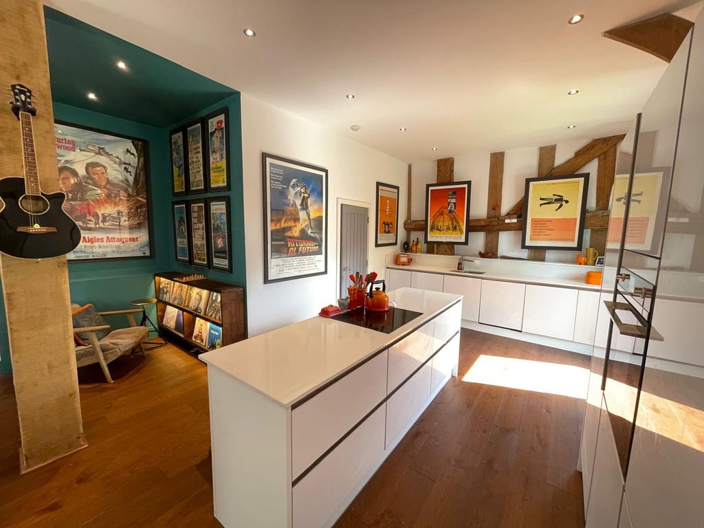 Property photo 2 of 37