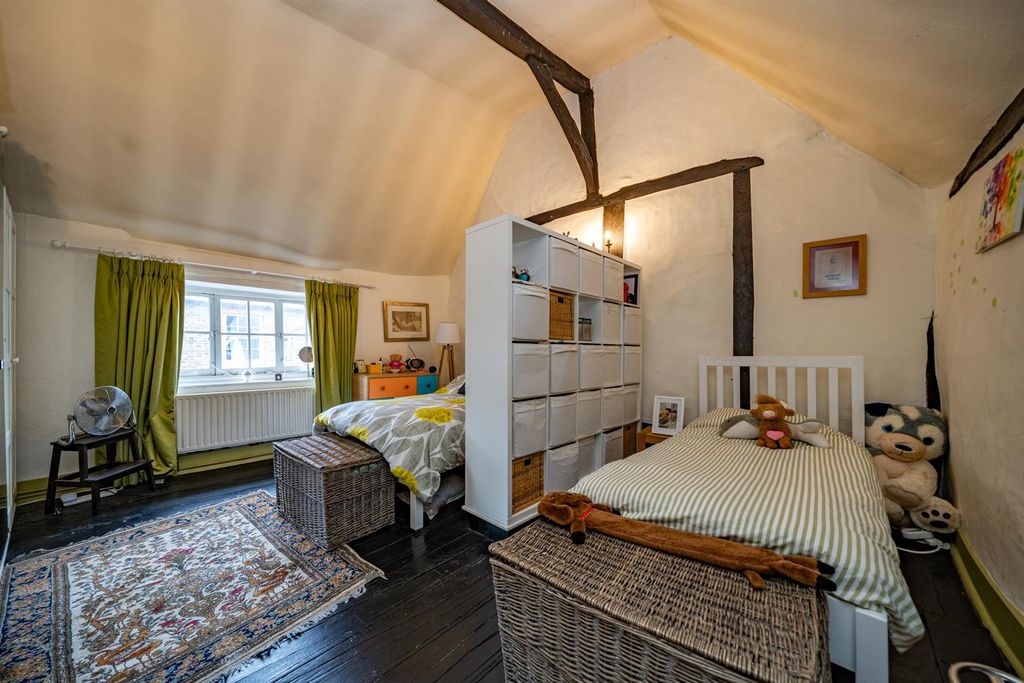 Property photo 3 of 27 40-Fishpool-Street-07194.Jpg