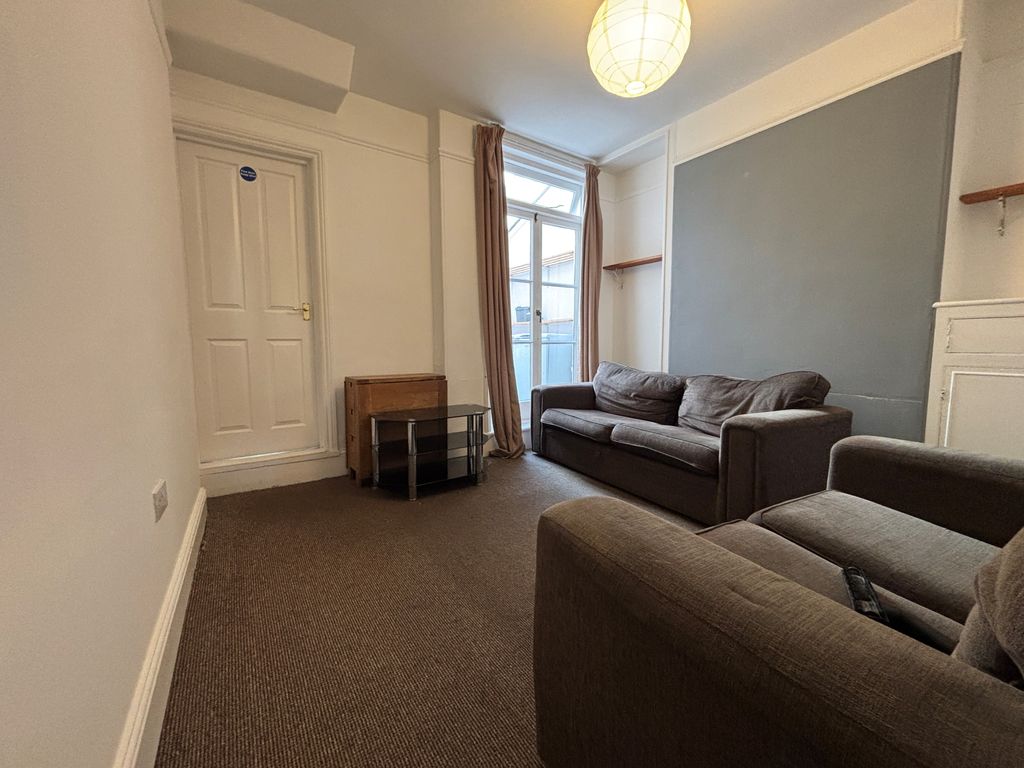 Property photo 2 of 15 Lounge