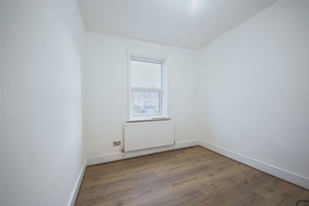 Property photo 2 of 6 Picture No. 20