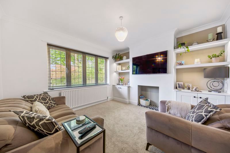 Property photo 3 of 31 Living-Room