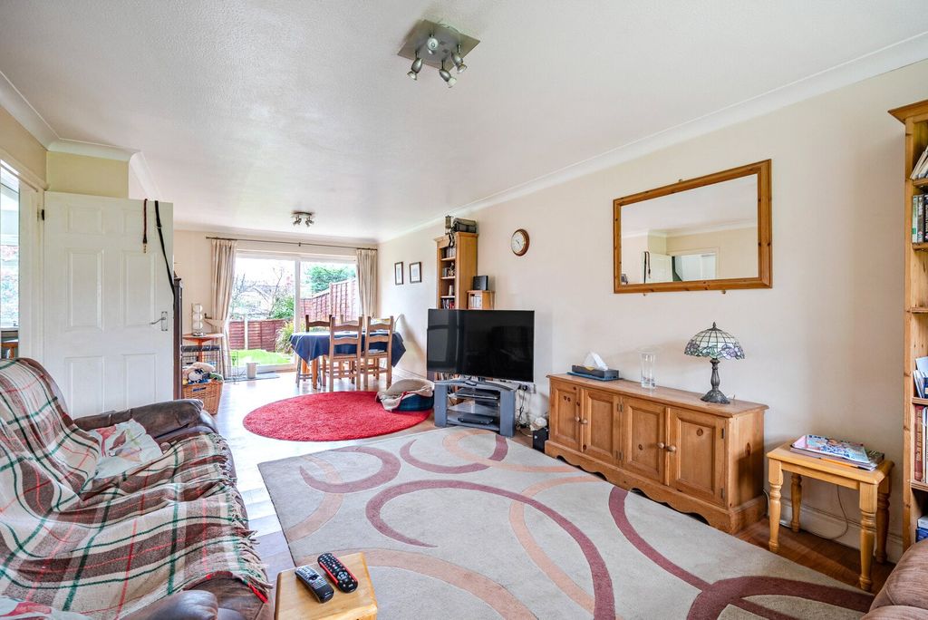 Property photo 2 of 11 Sitting/Dining Room