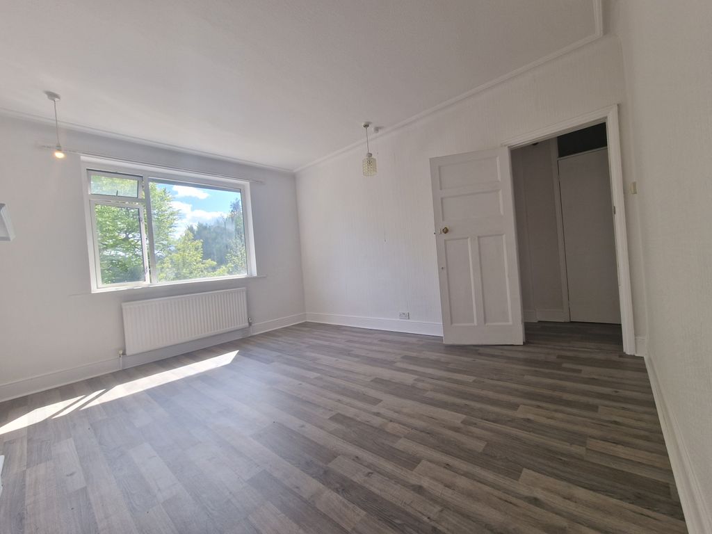 Property photo 3 of 11 Gallery