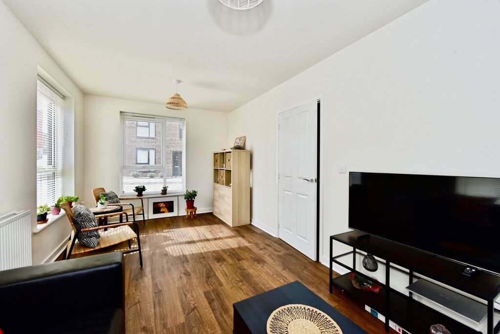 Property photo 3 of 20 Pbox-Img.Jpg