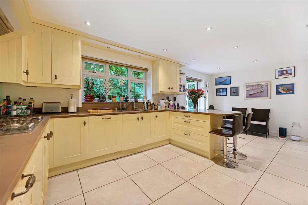 Property photo 3 of 19