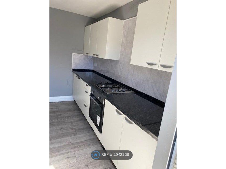 Property photo 1 of 7 Kitchen