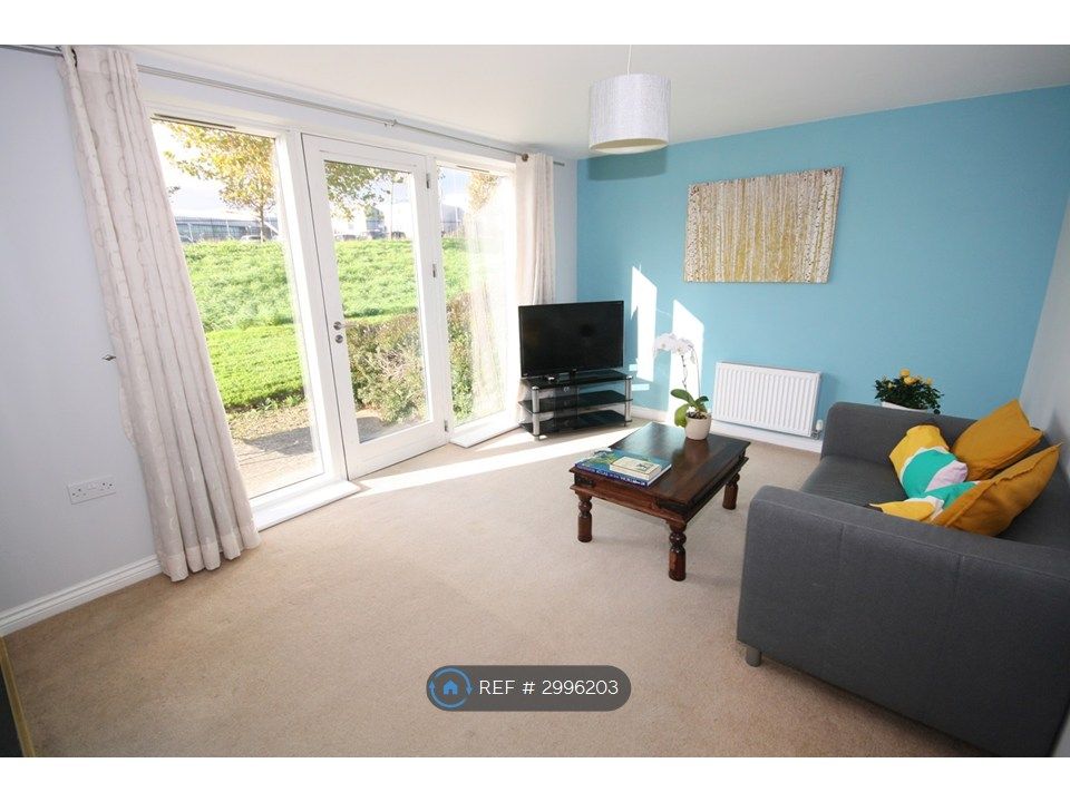 Property photo 2 of 7 Living Room