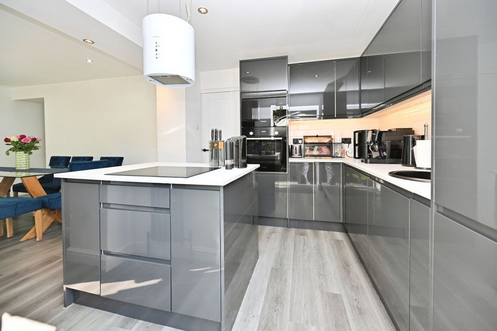 Property photo 3 of 15 Pbox-Img.Jpg