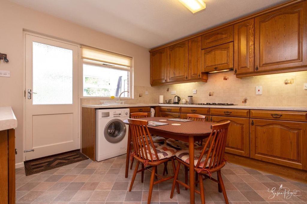 Property photo 3 of 34 Kitchen