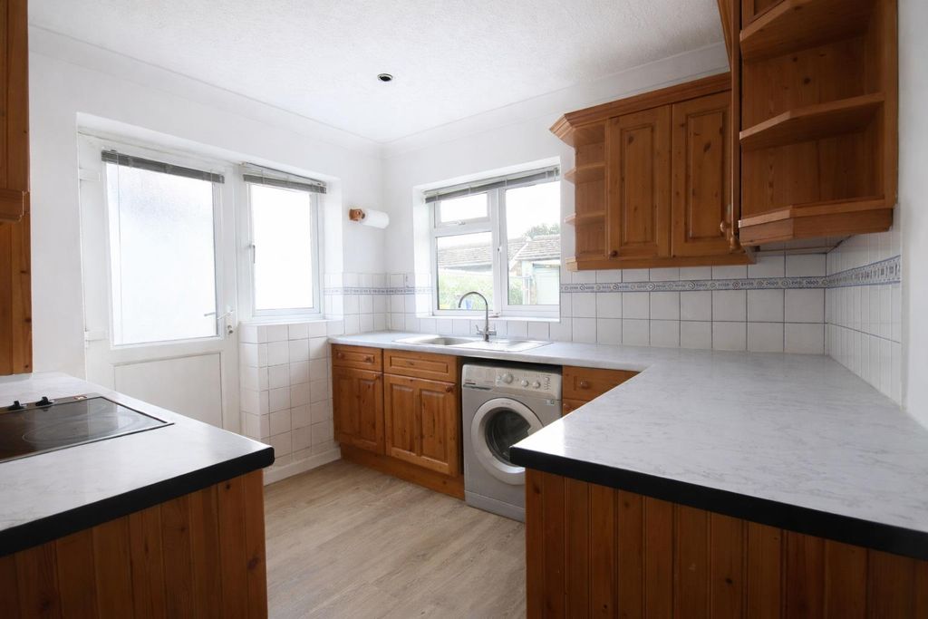 Property photo 2 of 16 Kitch1.Png