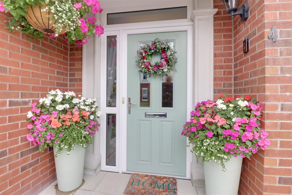 Property photo 3 of 23 Entrance