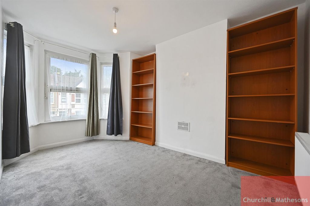 Property photo 2 of 8