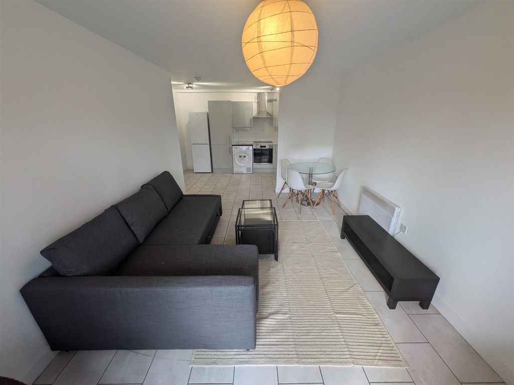 Property photo 2 of 19 Lounge