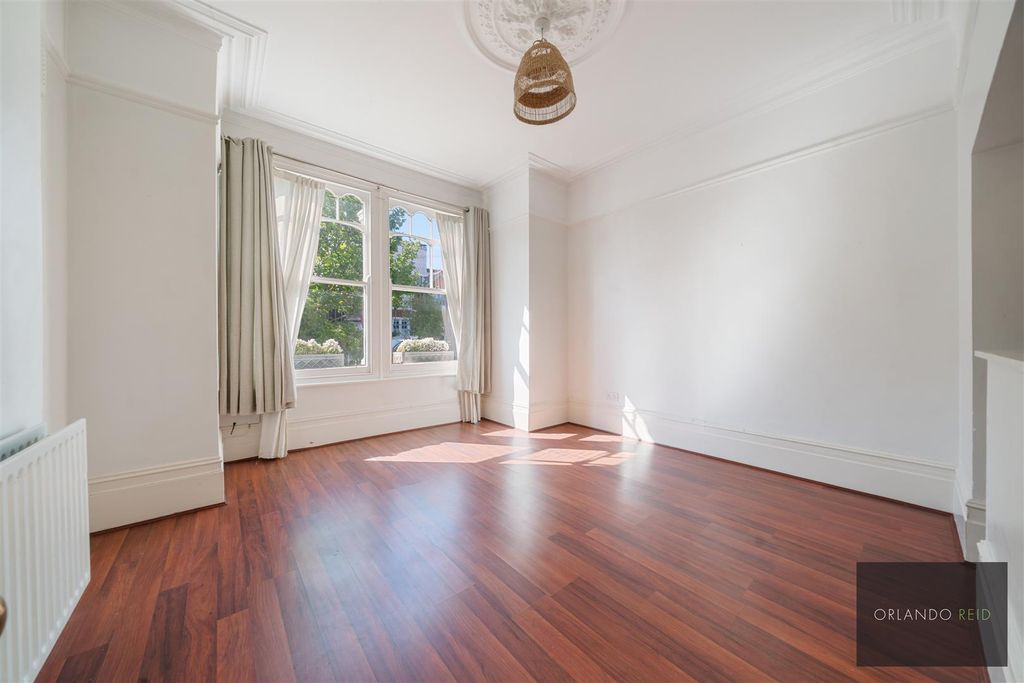 Property photo 3 of 12 42B Rodenhurst Road Sw4 8Ar-1.Jpg