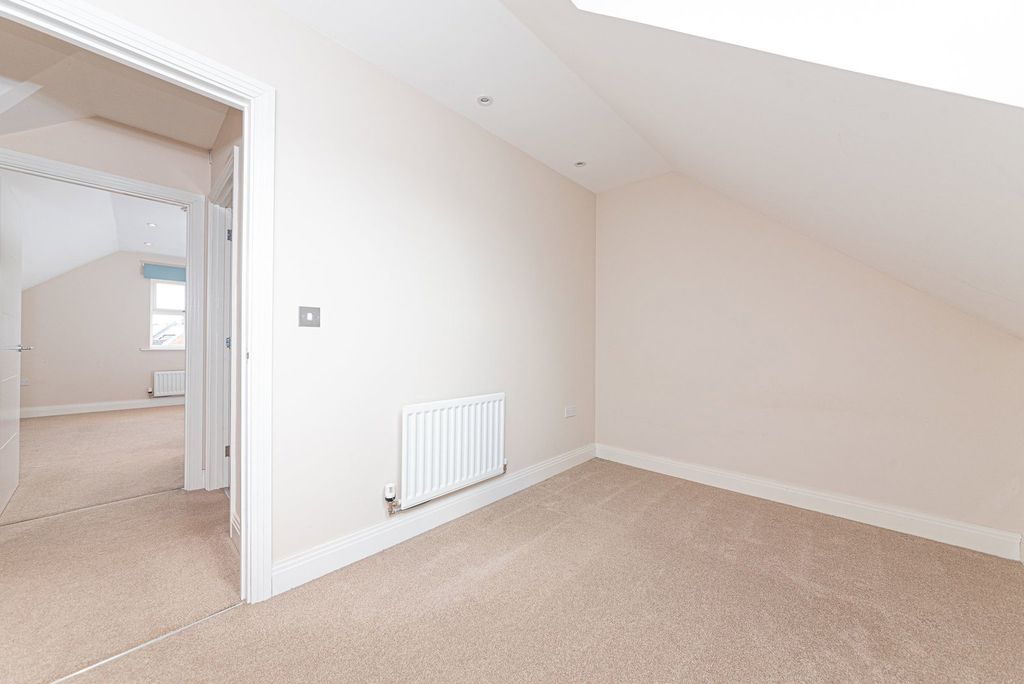 Property photo 3 of 25