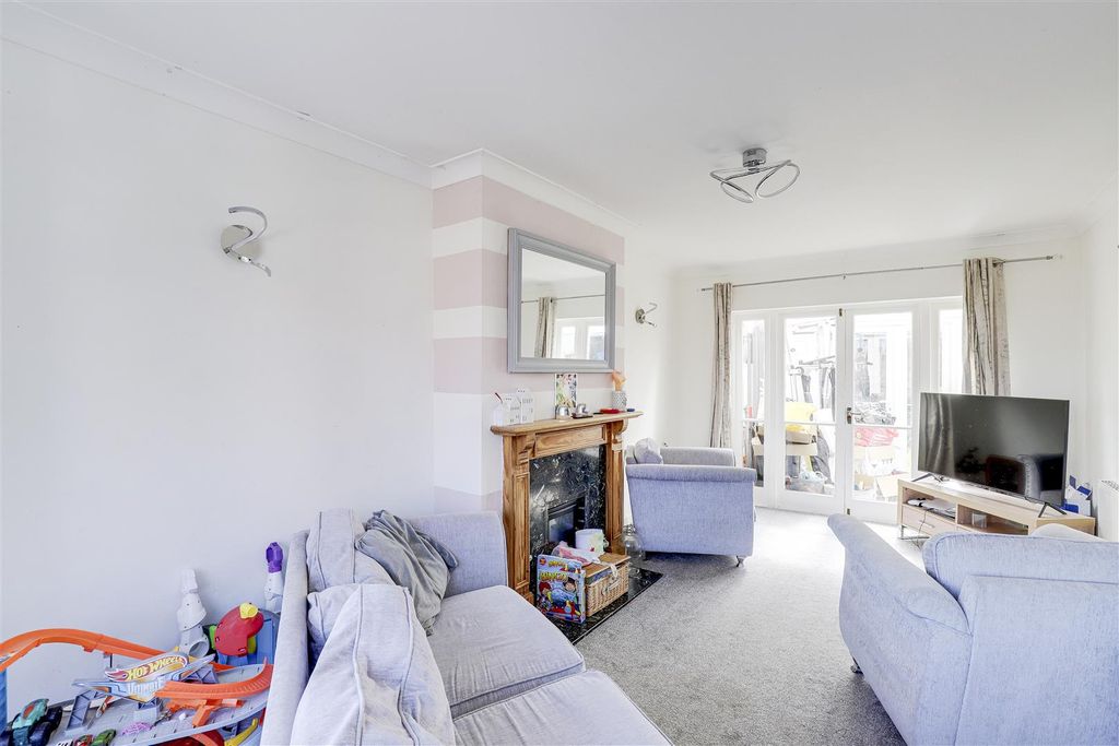 Property photo 3 of 16 6916.Jpg