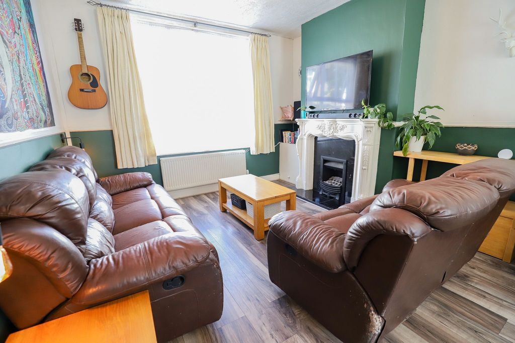 Property photo 3 of 12