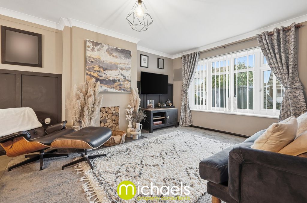 Property photo 2 of 28