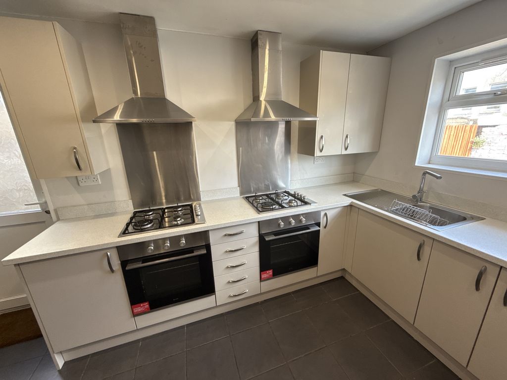 Property photo 3 of 13 Kitchen