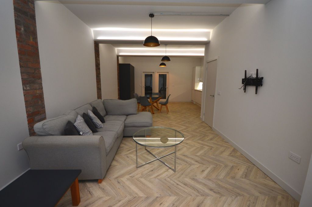 Property photo 3 of 6 3 Faringdon House Lo